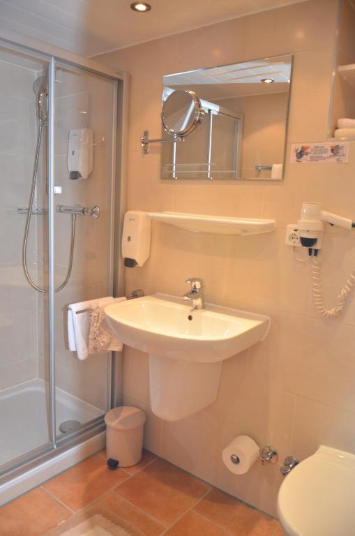 Hotel Waldersee Hannover Rum bild